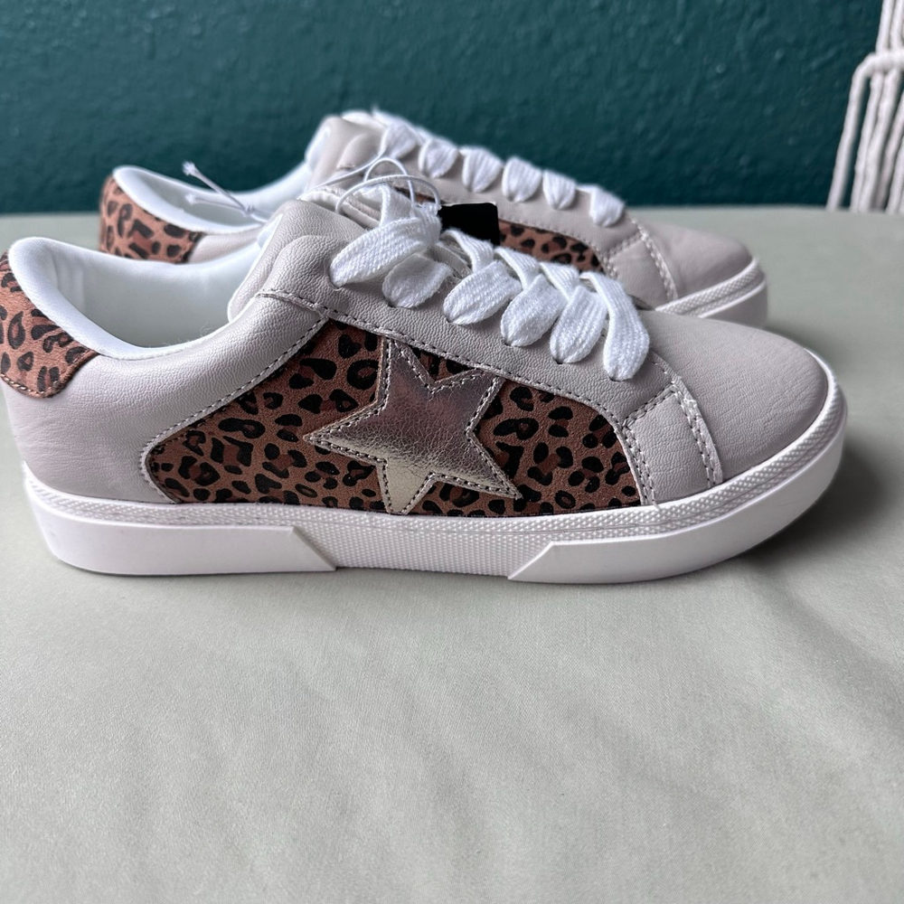 Art Class Kaitlyn Star Court Sneakers Cheetah Leopard Athletic Comfort